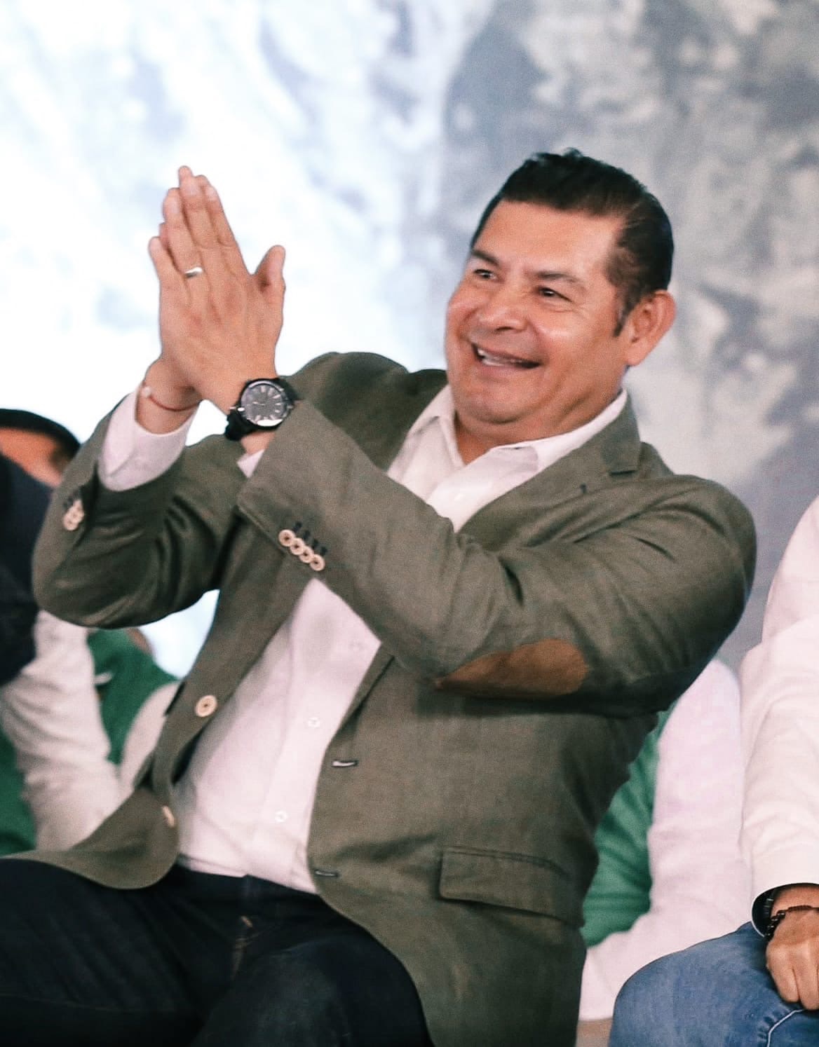 Armenta se disculpa con su familia: “No podrán competir en 2027 ni en 2030”