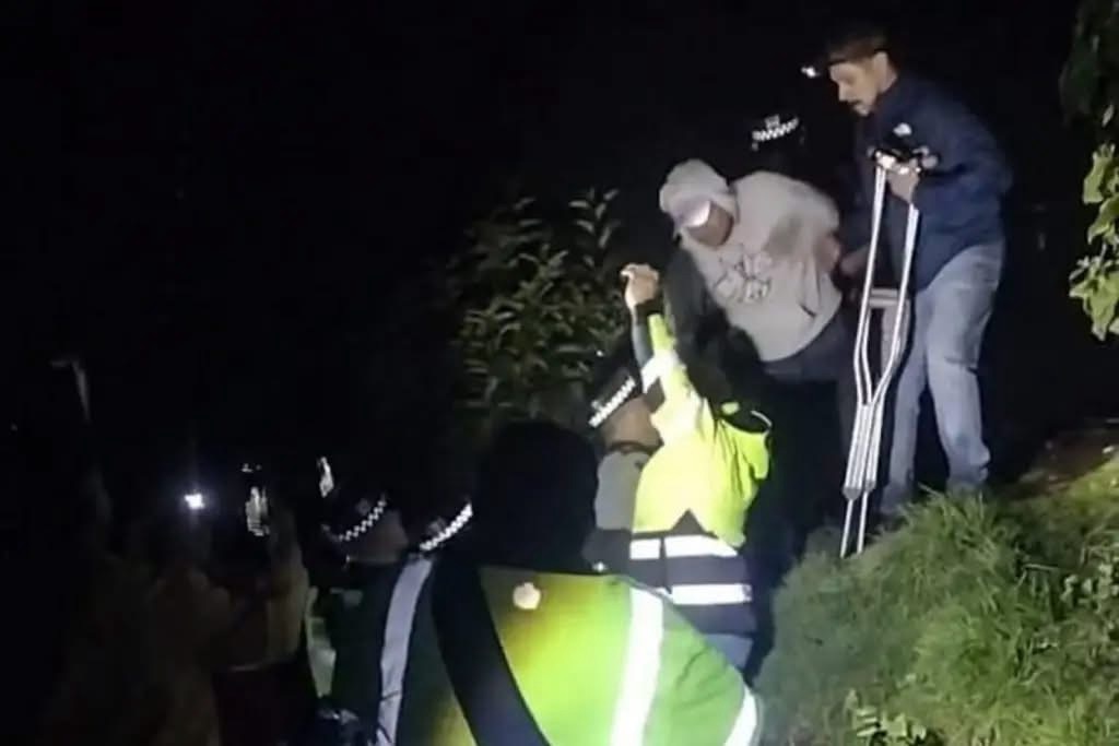 Familia camina varios kilómetros tras asalto en la autopista Puebla-Orizaba