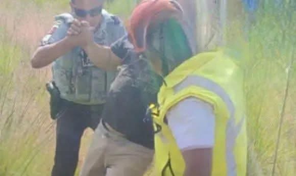 Rescatan a trailero que fue amarrado y abandonado tras asalto en autopista Amozoc-Perote