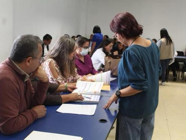 Plazas docentes ofrecidas por terceros son engaños, afirma SEP Puebla