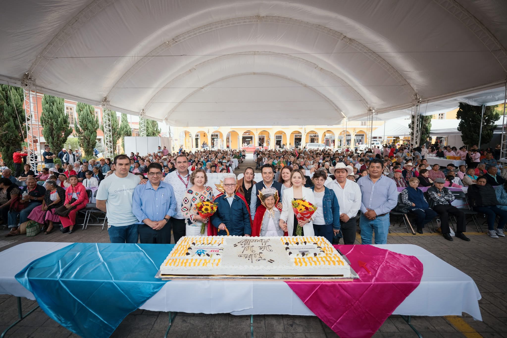 Tlatlauquitepec celebra a sus abuelitos en un emotivo festejo