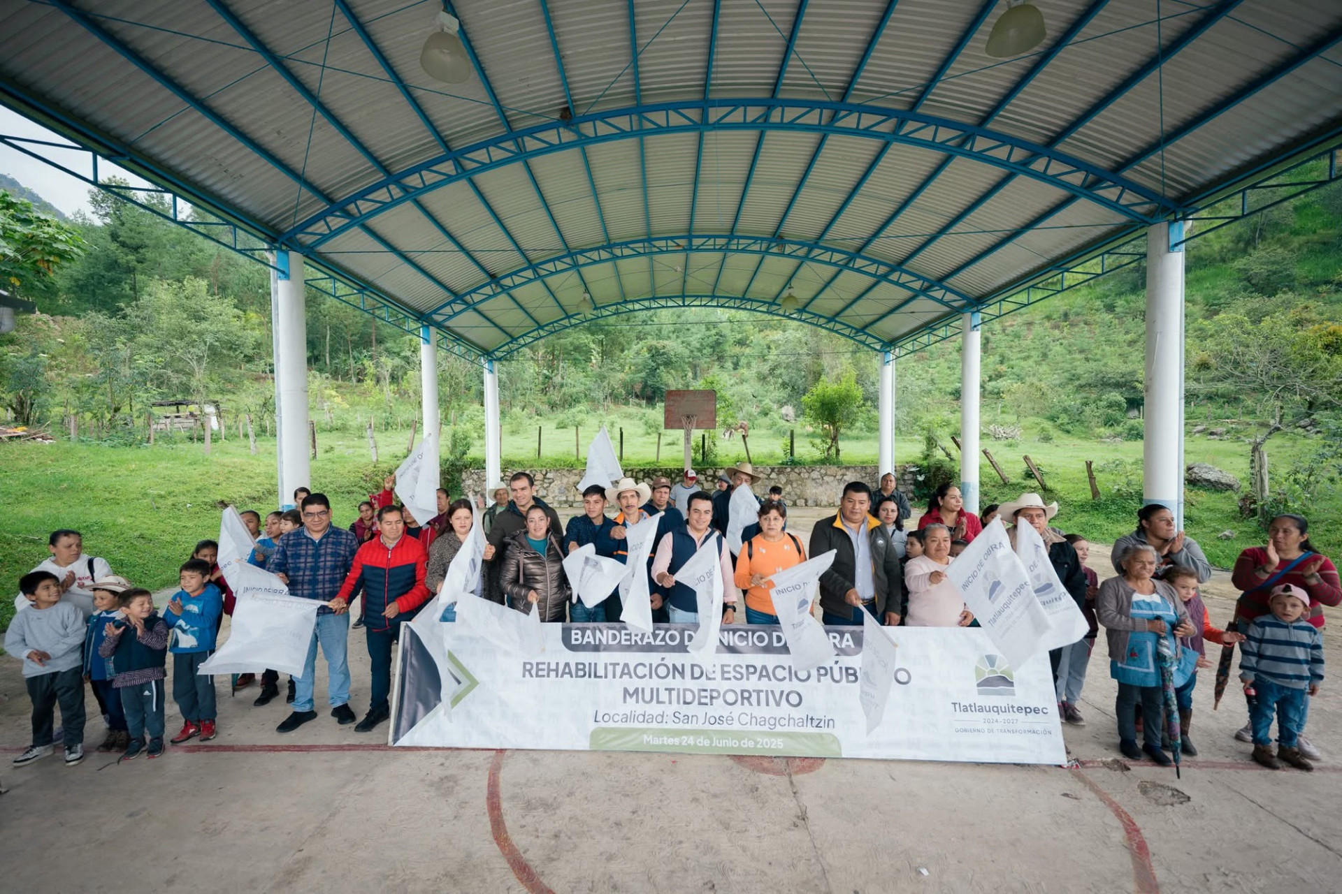 Gobierno de Tlatlauquitepec inicia rehabilitación del espacio multideportivo en San José Chagchaltzín