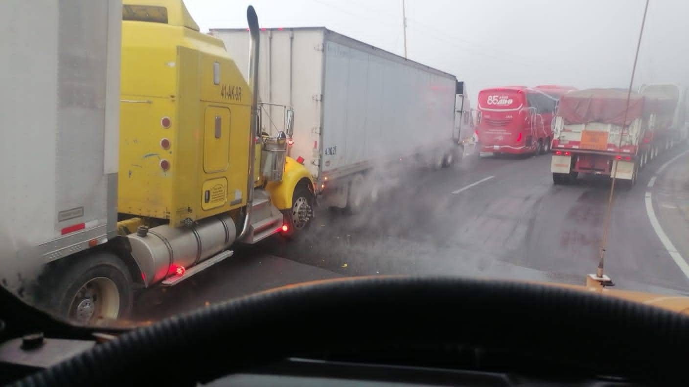 Accidente múltiple paraliza la autopista Orizaba-Puebla y provoca caos vial