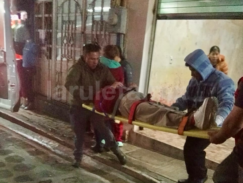 Mujer es atropellada en el centro de Chignautla; el conductor se dio a la fuga