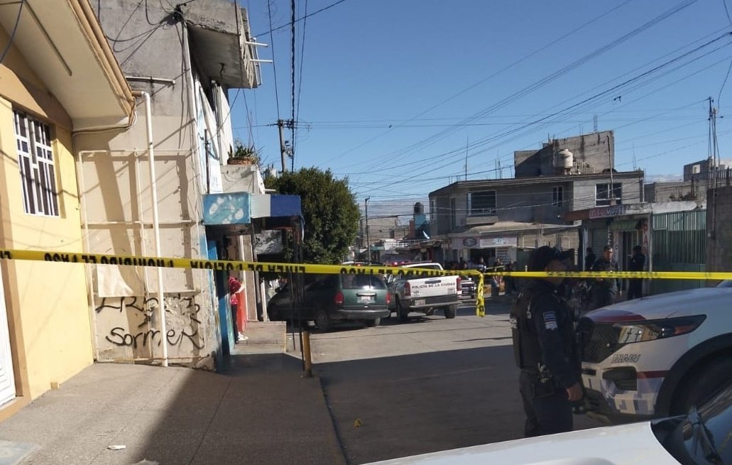 Ejecutan a un hombre y una mujer dentro de su camioneta en Puebla capital