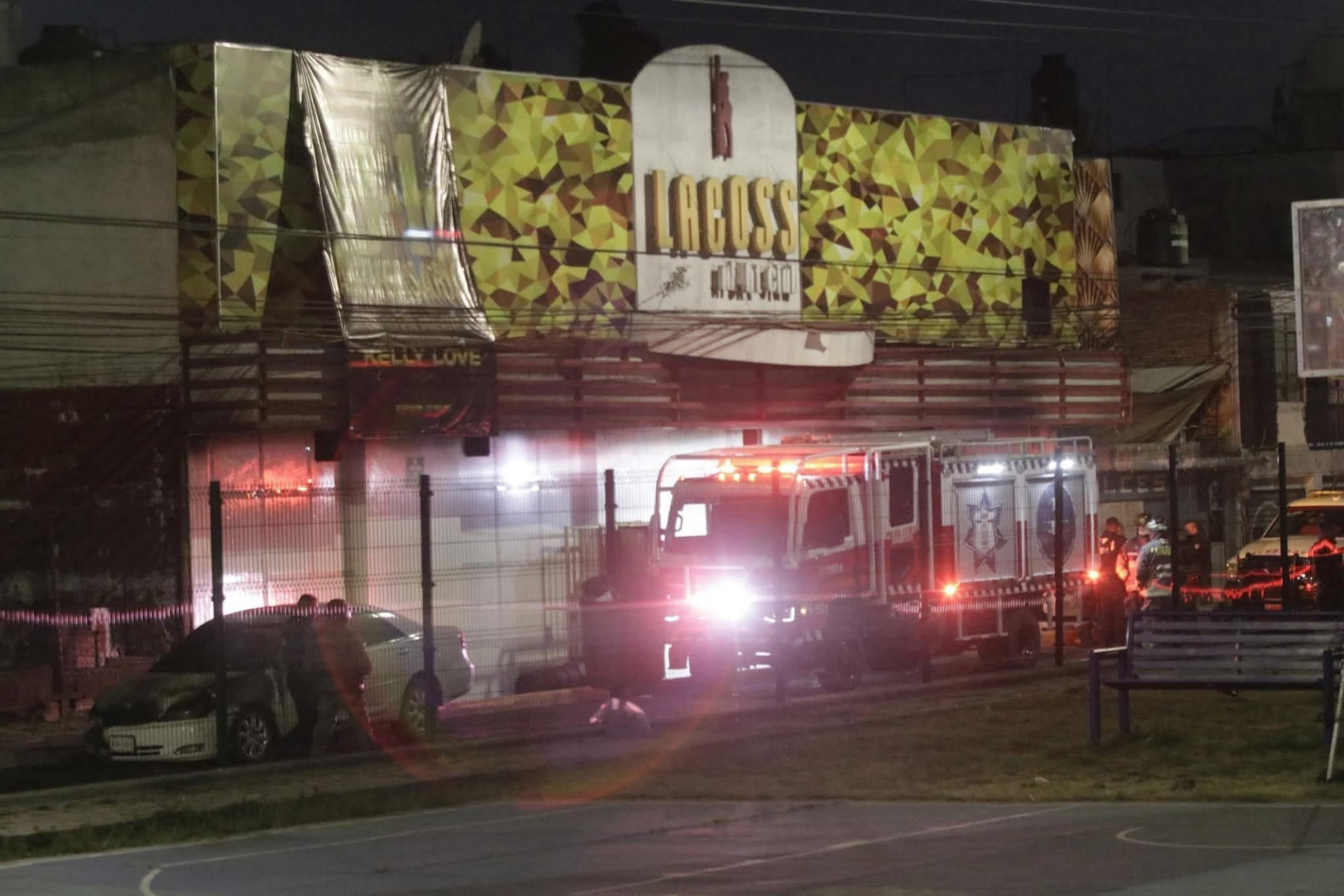 Cinco muertos tras incendio en bar de Puebla; sospechan que fue provocado