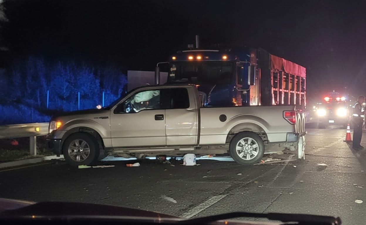 Familia pierde la vida en la Amozoc-Perote tras estrellarse contra tráiler mientras escapaba de asaltantes