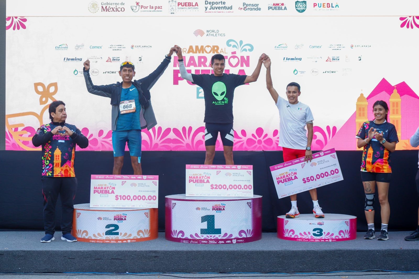 Orgullo de la Sierra Norte: corredor de Zautla gana el Maratón de Puebla 2025