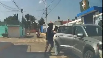 Otro atraco en Puebla: grupo armado roba camioneta frente a institución educativa