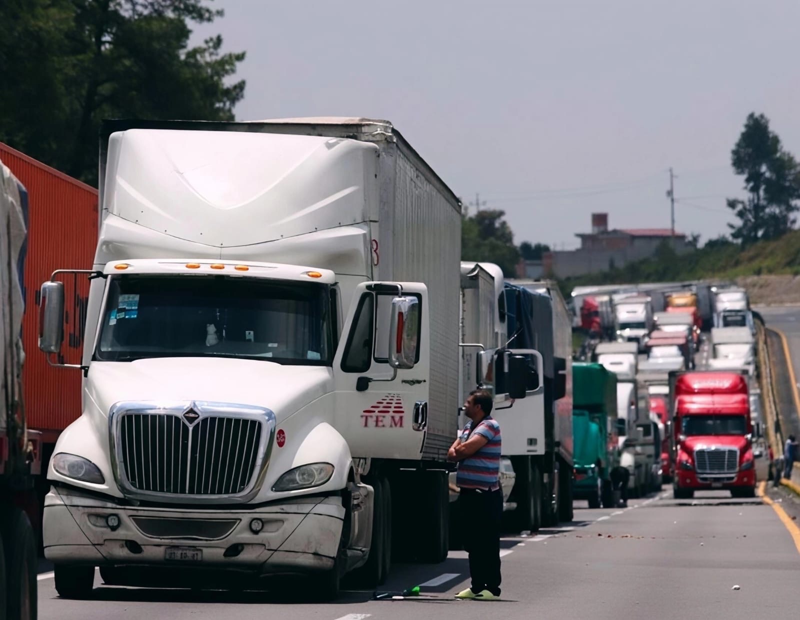 Bloqueos en la Mexico-Puebla paralizan el transito y desatan caos desde temprano