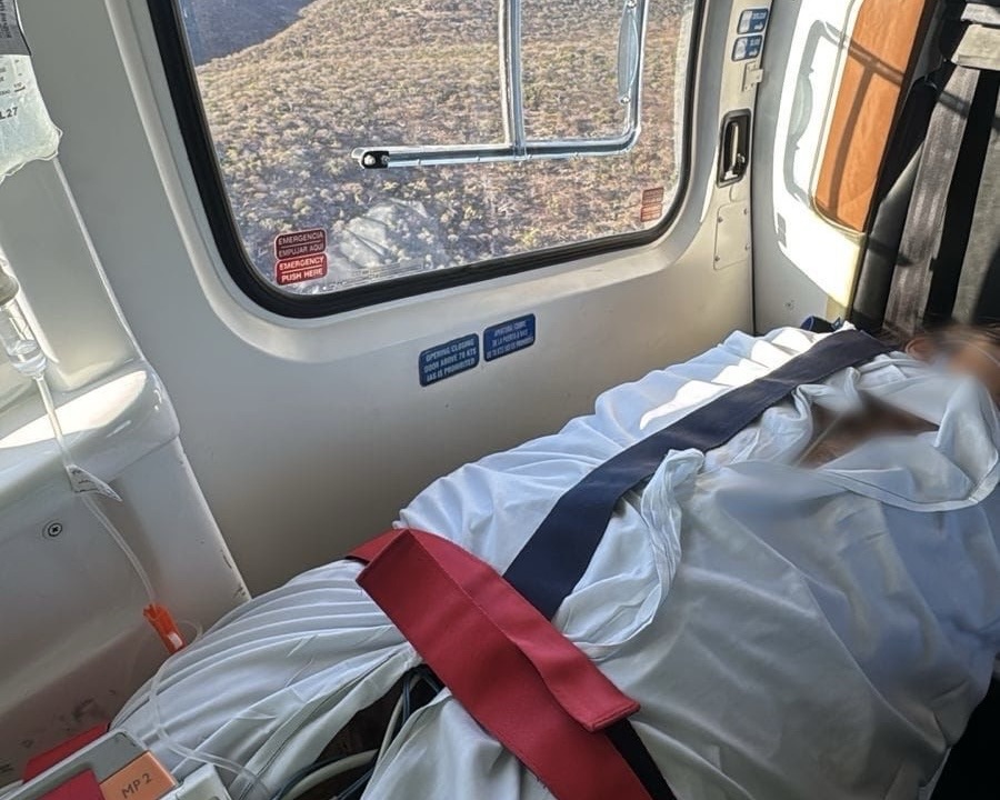 Ambulancia aérea traslada a menor con dengue grave a hospital de Puebla capital