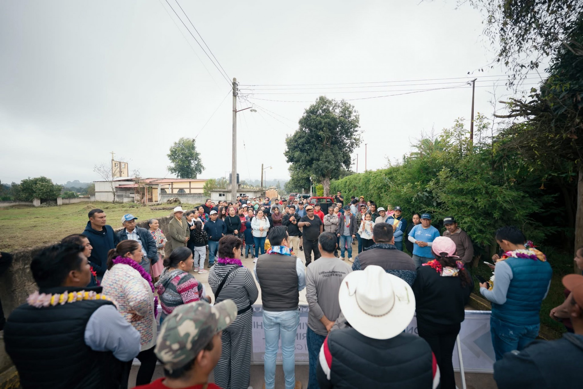 Juan Téllez arranca obra que beneficiará a familias de El Carmen Ilita