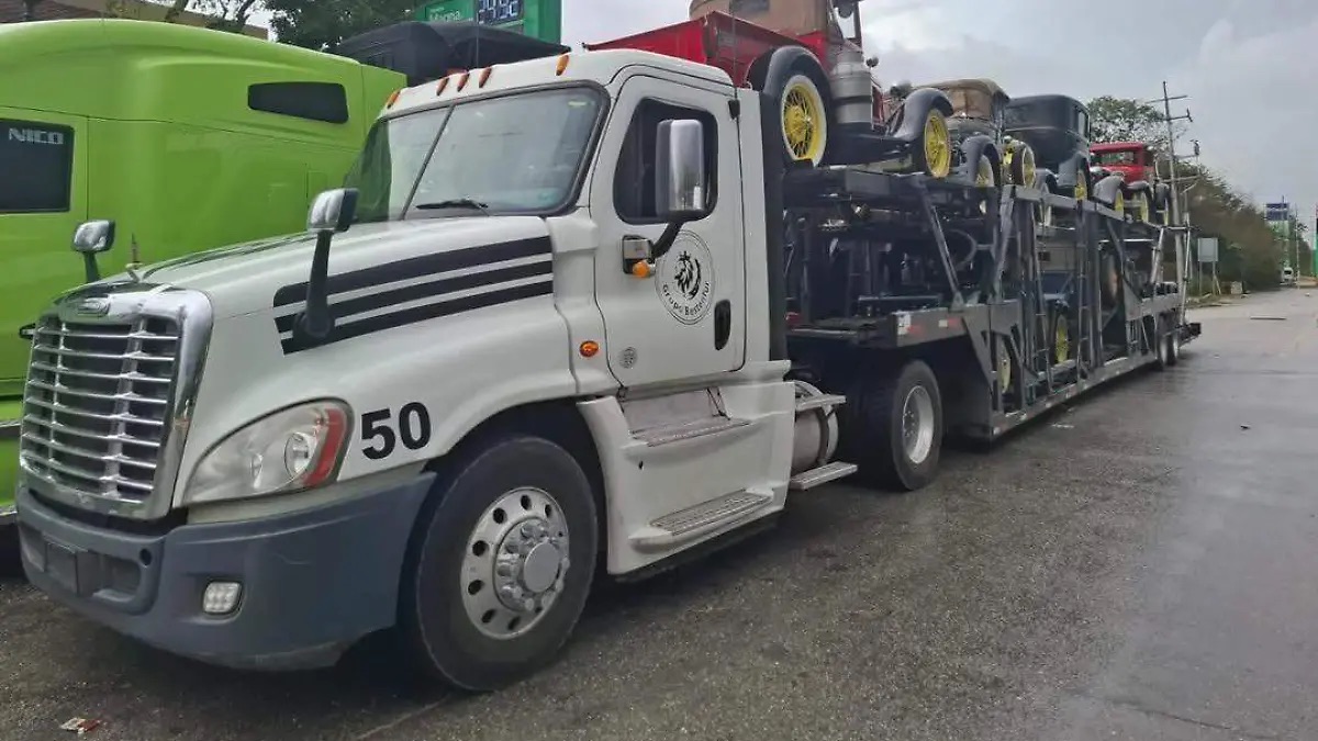 Roban autos clásicos en Puebla: comando armado intercepta nodriza