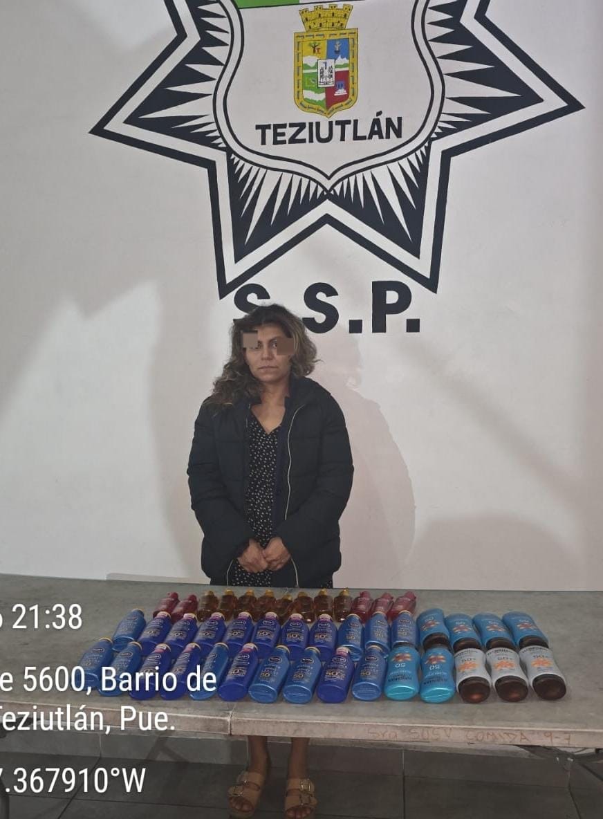 La cachan robando protectores solares y la detienen en Teziutlán