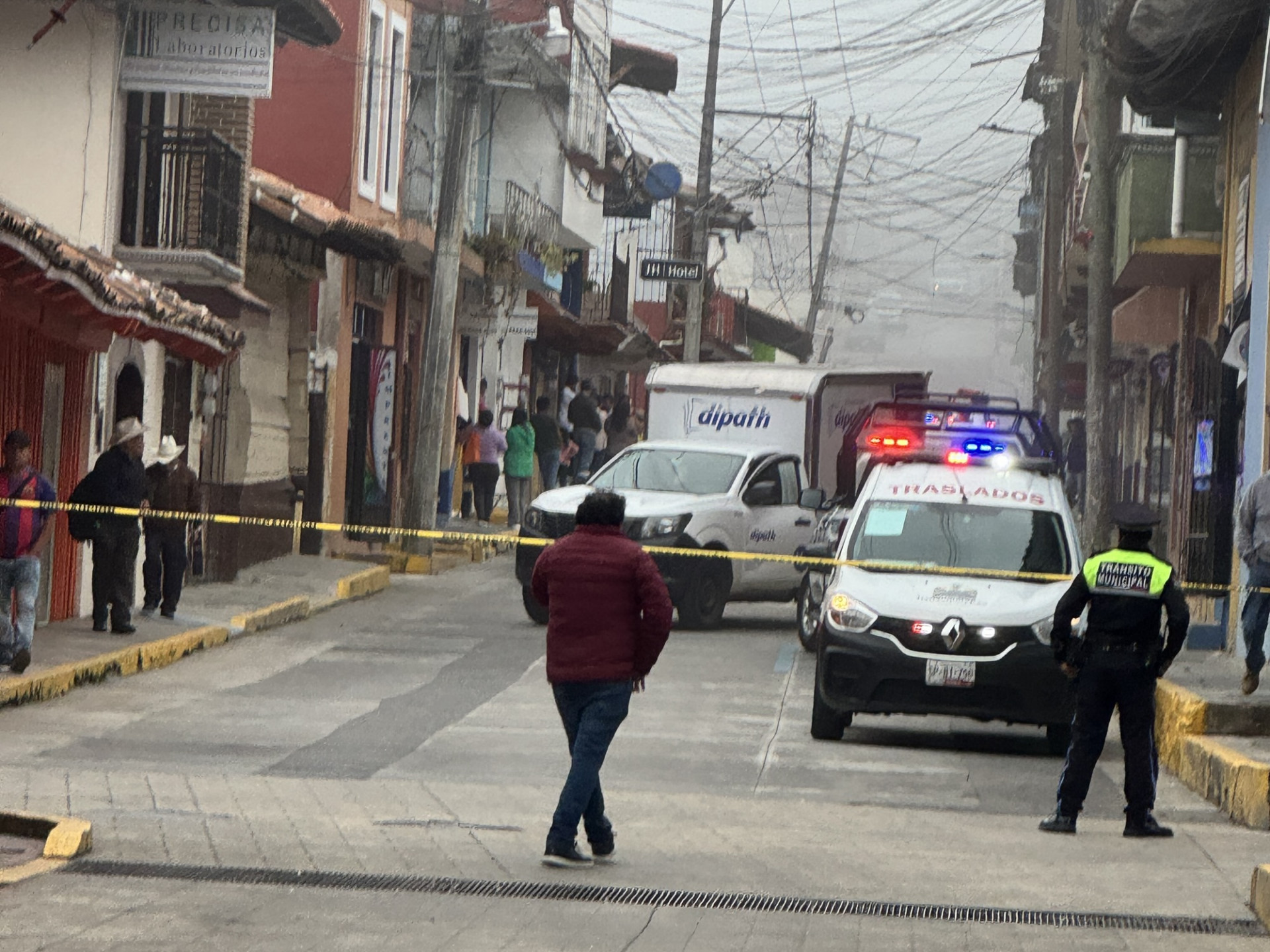 Accidente con secadora de gas provoca explosión en hotel de Tlatlauquitepec