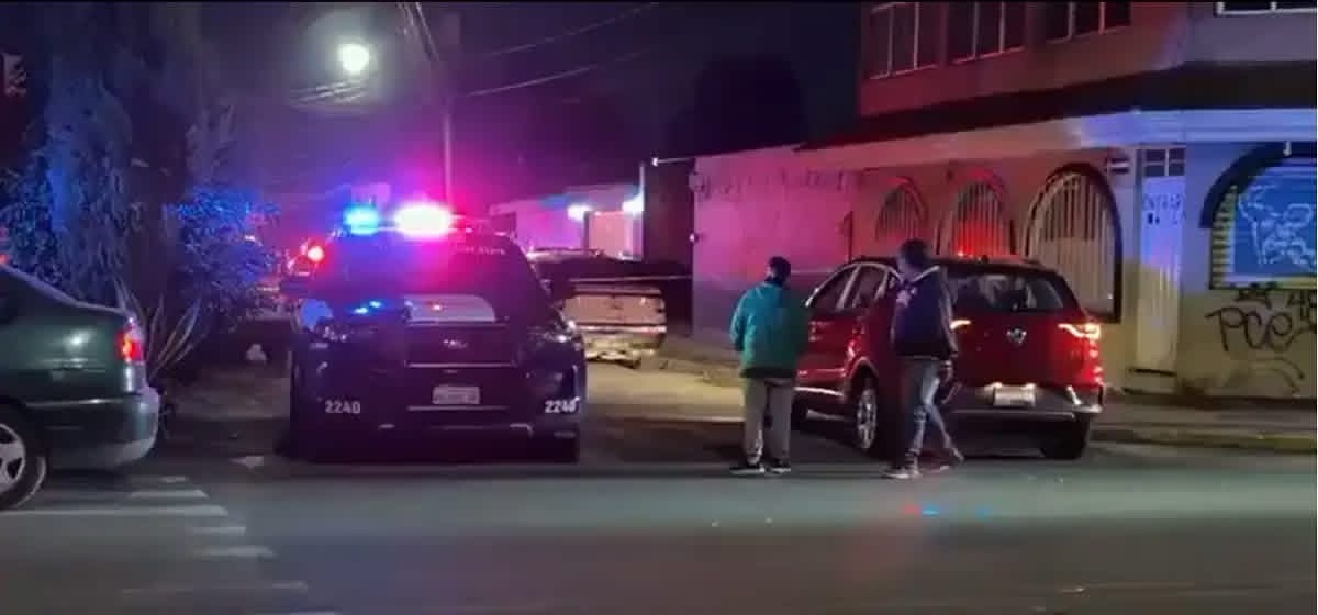 Disparos desatan caos en bar de Puebla; tres personas heridas