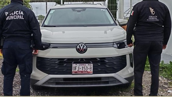 Recuperan en Puebla camioneta robada; FGE busca al propietario para devolverla